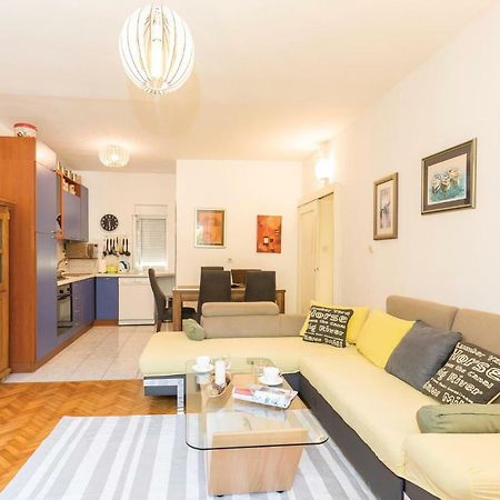 Lovely Apartment In Makarska With Wifi Exterior photo