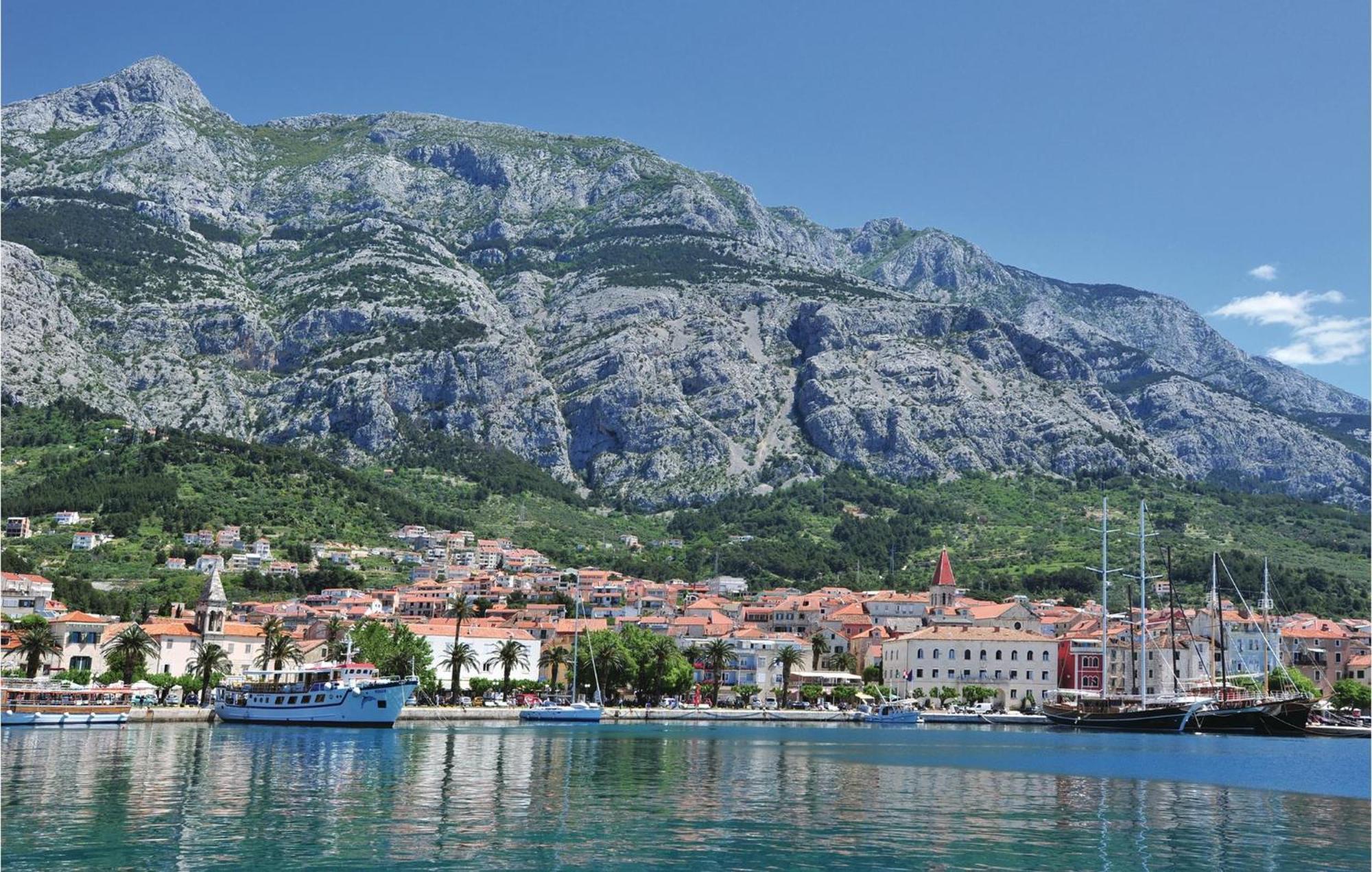 Lovely Apartment In Makarska With Wifi Exterior photo