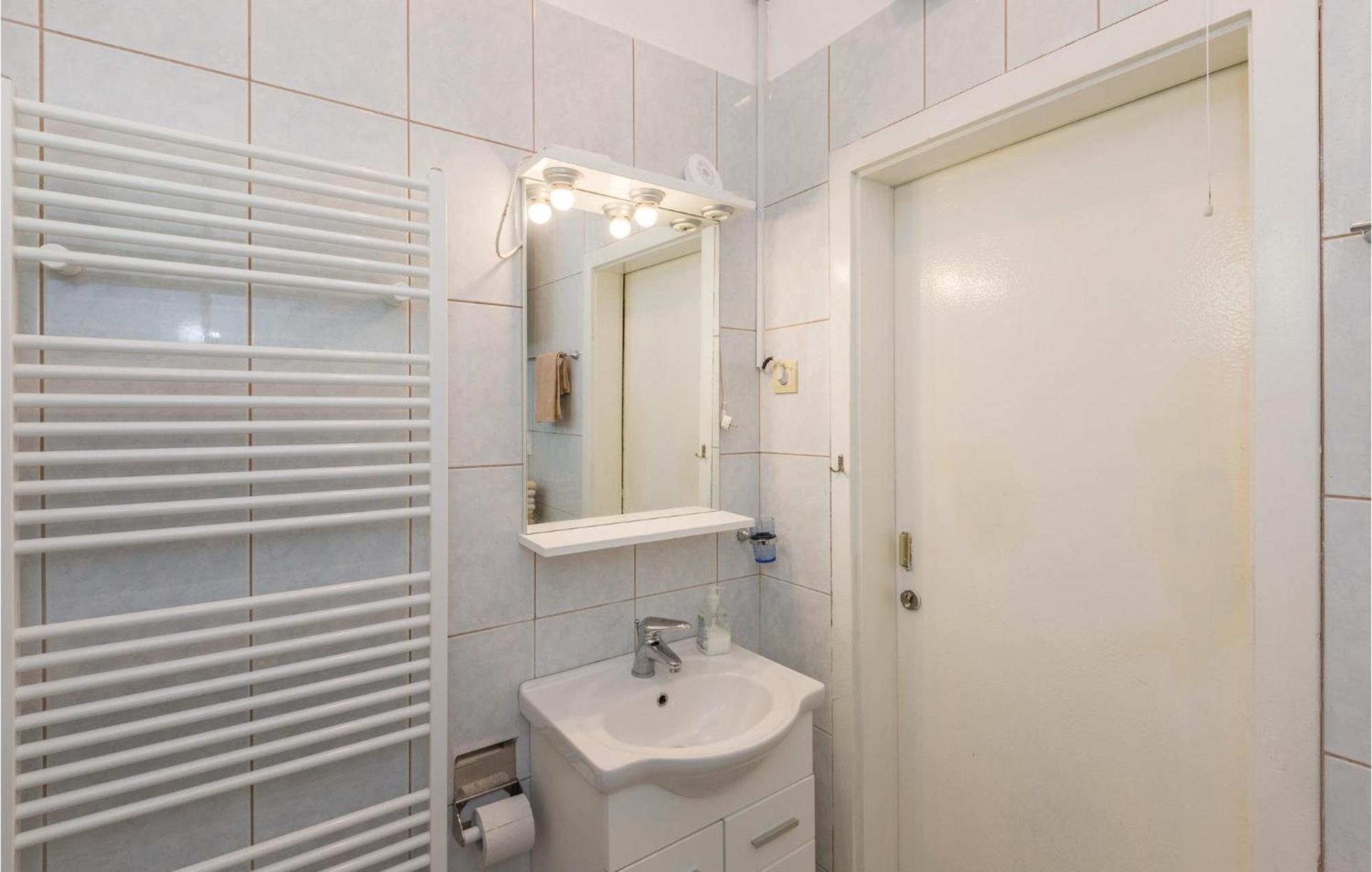 Lovely Apartment In Makarska With Wifi Exterior photo